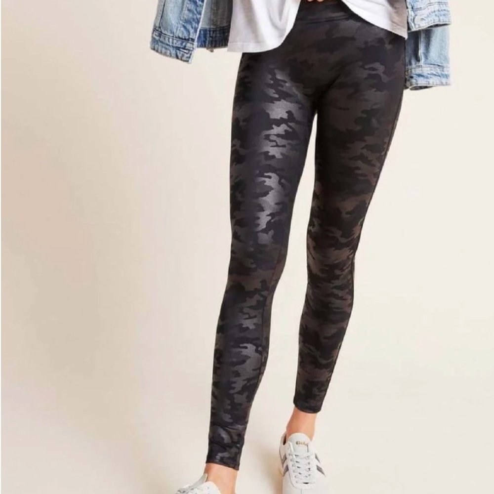 Faux Leather Leggings Matte Black Camo